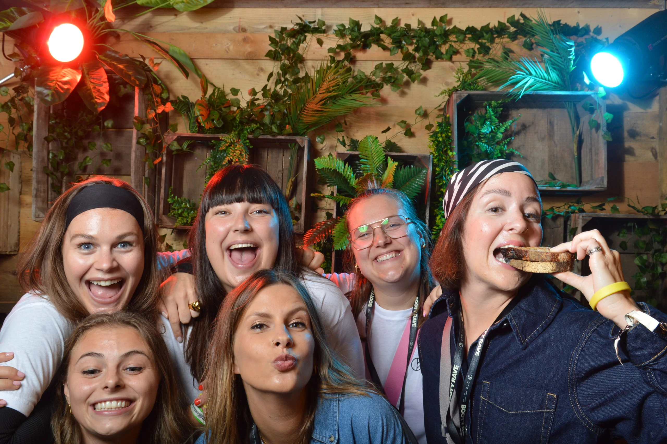 Flitsbooth-Bootyrave-Festival-Fotobooth-scaled.webp