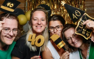 Verjaardagsfeest golden party Kim 40 jaar fotobooth fun Photobooth huren Mol