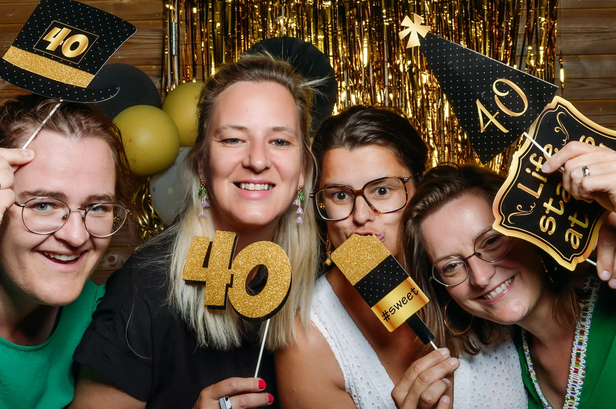 Flitsbooth Photobooth huren Kasterlee: party photobooth huren in de Kempen. Gouden verjaardagsfeest 40 jaar
